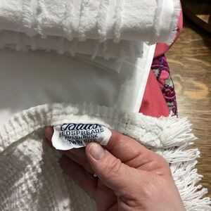 EBates White Fringed Twin Bedspread